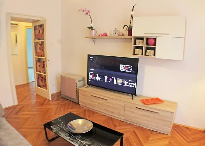 Orchidea In The Centre Apartment